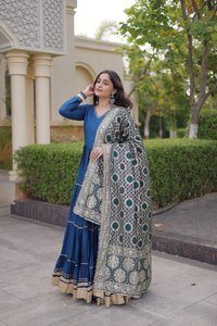 Robe longue en rayonne de créateur MB ETERNAL CLOTHING avec dentelle Gota Patti, doublure en coton évasée de 12 mètres, dupatta moderne en viscose jacquard - Product Image 6