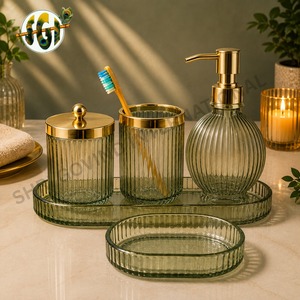 Ensemble de salle de bain en verre élégant et luxueux, quatre pièces, rond, rose avec pompe dorée, distributeur de savon, porte-brosse à dents, pot de rangement, plateau - Product Image 4