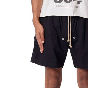 Shorts cargo en toile noire pour hommes, taille élastique, cordon de serrage contrastant, poches à rabat, coupe ample, streetwear d'été, OEM, export en gros - Product Image 6