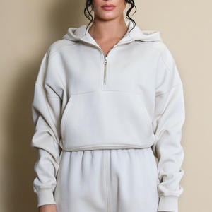 Ensemble sweat à capuche et short en polaire pour femme, broderie personnalisée, tenue d'intérieur confortable pour l'hiver, style urbain, OEM ODM, vente en gros - Product Image 3