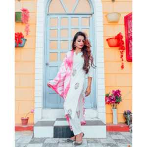 Ensemble de costume en coton blanc à motifs roses faits à la main pour femmes avec dupatta rose, taille XS - Product Image 1