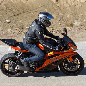 Motocicleta Supersport con Carrocería Aerodinámica para Y-amaha YZF R6 600cc Usada, Alta Velocidad, Carreras y Control de Estabilidad - Product Image 5