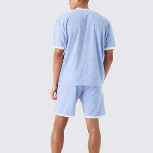 Ensemble décontracté 2 pièces homme été en coton 100% avec logo personnalisé sur le devant : T-shirt à manches courtes et short - Product Image 3