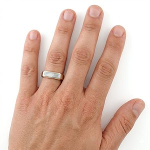 Bague en or élégante de qualité export, ornée d'un diamant naturel taille baguette, couleur G-H et pureté VS, pour un style luxueux - Product Image 1