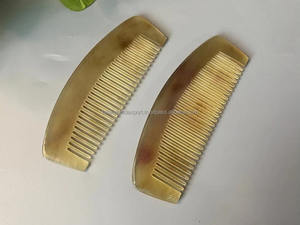 Peigne artisanal en corne de buffle à dents fines, antistatique, pour la santé des cheveux et du cuir chevelu, décoration, artisanat en corne de bœuf sculptée par FWE - Product Image 3