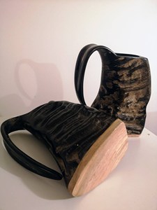 Taza Vikinga Hecha a Mano con Cuerno de Búfalo |   Jarra de Cuerno Natural |   Vajilla Medieval Rústica |   Regalo Premium para Hombres, Amantes de la Cerveza y la Sidra. - Product Image 4