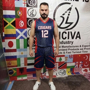 Ensemble d'uniformes de basketball sublimés personnalisés – Bleu marine et rouge Cougars # Maillot de sport 12 avec short de sport assorti - Product Image 1