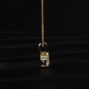 Pendentif solitaire en forme de cœur au design élégant, certifié IGI, couleur D-E, clarté VVS-VS, diamant CVD cultivé en laboratoire, or jaune. - Product Image 4