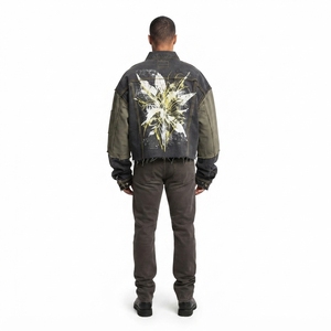 Veste en jean patchwork pour homme, coupe ample, finition usée, poches cargo, style utilitaire, bordure brute, fermeture éclair, 100% coton - Product Image 2