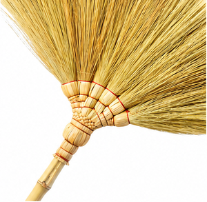 Balai à herbe classique avec manche en bambou, poils naturels non teintés, matériau végétal durable, pour balayage des sols à usage domestique, 45 pouces et plus - Product Image 2
