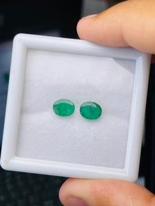 Par de Esmeraldas Naturales de Zambia, Corte Ovalado, 2.93 Quilates, Calidad AAA, Color Verde, Certificado IGI, Lustre Excelente, Corte y Pulido Perfectos, Joyería - Product Image 3