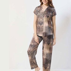 Elegante Conjunto de Pijama para Descansar, Material Suave, Comodidad Premium, Uso Casual, Traje de Dormir para Mujer en Venta - Product Image 4