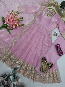 Traje Anarkali Rosa Bordado, Largo Hasta el Suelo, Ropa Tradicional India y Pakistaní para Bodas, Corte Holgado para Mujer, Manga Larga, Seda - Product Image 5