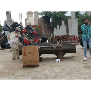 Tractor Massey Ferguson duradero MF 385 4WD 85 HP con compatibilidad de implementos agrícolas para granjas nigerianas fabricadas en Pakistán - Product Image 2