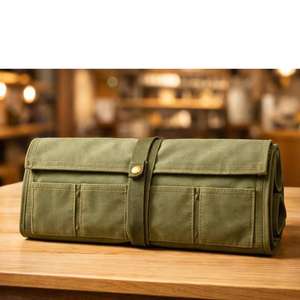 Bolso hobo de piel sintética azul marino con forma de media luna, un accesorio versátil con una silueta elegante y herrajes de latón. - Product Image 5