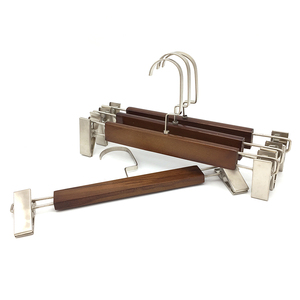 Pinces à pantalons en bois de couleur rétro premium, personnalisables avec logo, adaptées aux magasins de vêtements et aux armoires domestiques. - Product Image 2