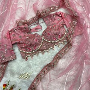 Sari en soie Kasturi haut de gamme avec broderie lourde, sequins Dori, bordure en dentelle diamantée, blouse en soie Kasturi, travail de perles, tenue de soirée de créateur - Product Image 5