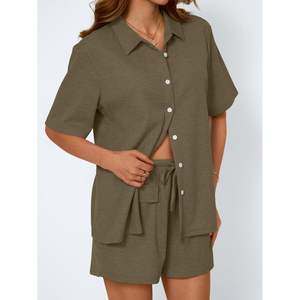 2025 conjunto de gofres de 2 piezas para mujer, camisa de vacaciones de talla XS holgada con pantalones cortos con cordón de bolsillo, conjunto de dos piezas Desig - Product Image 1