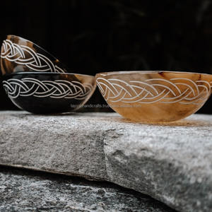 Bol en corne de salade authentique fait à la main de style animal poli pour un usage domestique pour boissons ou légumes - Product Image 5