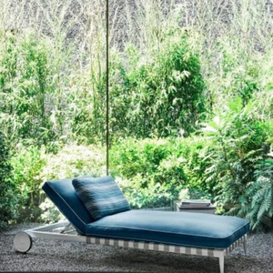 Tumbona Plegable para Patio con Respaldo Reclinable Ajustable y Cojín de Teslin, Resistente a los Rayos UV, con Garantía de Tres Años - Product Image 1