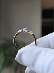 Bague à trois pierres en diamant de laboratoire Marquise 0,95 ct, or, trilogie, bijoux fins pour femmes - Product Image 4