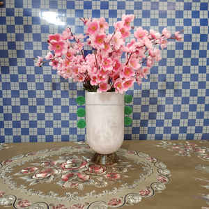 Jarrón de Resina con Textura de Mármol y Patrón de Remolino Acuático, Diseño Moderno, Hecho a Mano para Uso en Mesa de Oficina en el Hogar - Product Image 3