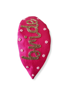 Bandeau large rembourré en tissu blanc pour bébés filles, personnalisé avec perles et broderie dorée, accessoire pour cheveux, idéal pour cadeau de baby shower - Product Image 3