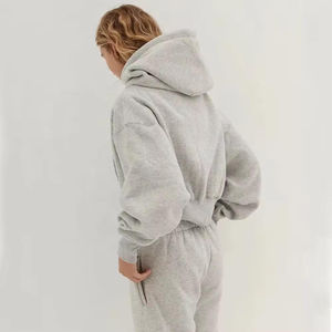 Conjunto de 2 Piezas para Mujer, Otoño-Invierno 2025, Camiseta Corta y Pantalones Deportivos, Estilo Casual - Product Image 6