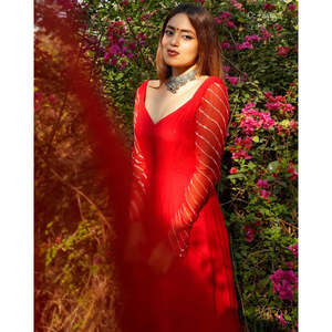 Magnifique ensemble de costume en mousseline de rayonne rouge pour femme - Taille XS - Product Image 6