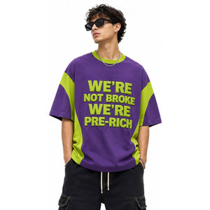 Camiseta Oversize con Bloques de Color, Ribete en Contraste Morado y Verde, Cuello Redondo, Manga Corta, Diseño Casual con Estampado de Letras y Relieve - Product Image 3