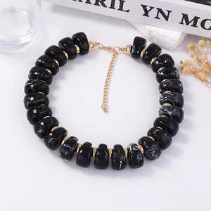 Collier de perles géométriques irrégulières en résine fluorescente bleue, écologique, fait main, unisexe, élégant, idéal pour Noël - Meilleures ventes - Product Image 4