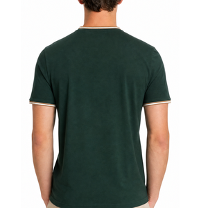 Camiseta de manga corta para hombre, cuello redondo premium, color verde oscuro, beige, blanco, con doble franja y cuello acanalado. - Product Image 4
