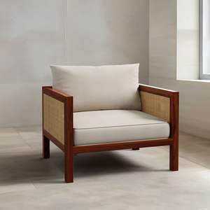 Fauteuil lounge moderne en teck massif avec panneau latéral en rotin naturel et coussin confortable pour le mobilier de salon - Product Image 1