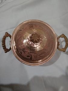 Olla de cocina de metal de calidad exclusiva en cobre con asas de metal para uso en el hogar, restaurantes y mesas de comedor. - Product Image 2