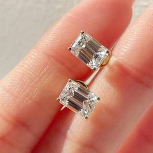 Pendientes solitarios sencillos para uso diario, con corte esmeralda, moissanita, oro macizo de 14 quilates, joyería fina para mujer, regalos de aniversario. - Product Image 1