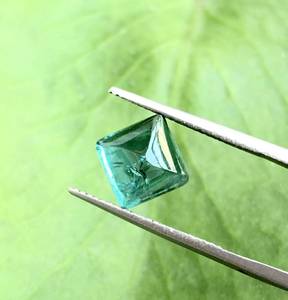 Turmalina Indicolita Natural en Forma de Cabujón Tipo Sugarloaf, Gema Suelta para Joyería - Product Image 1