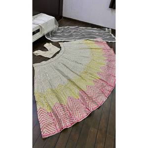 Lehenga Choli pour femmes, en laine et mélanges, vêtements de fête, avec des motifs complexes en miroir de papier et des travaux multi-fils - Product Image 4