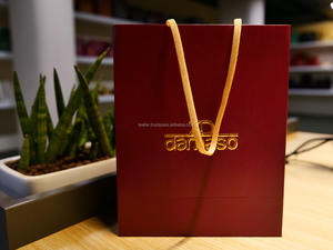 Sacs en papier élégants de qualité supérieure de luxe de taille moyenne avec finition personnalisée pour bijoux et emballage de cadeaux de beauté - Product Image 3