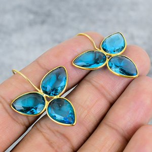 Boucles d'oreilles pendantes tendance en argent sterling 925 plaqué or avec topaze bleue et quartz, idéales pour mariage, fête, anniversaire, cadeau pour femme - Product Image 4