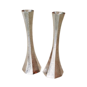 Support de bougie moderne en métal martelé, bougeoir de luxe argenté à facettes, support de bougie conique, bougeoirs sablier minimalistes nordiques - Product Image 1