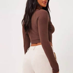 Haut court moulant à col profond pour femme, manches longues, look unique, tenue tendance, t-shirt basique à manches longues pour femme - Product Image 2