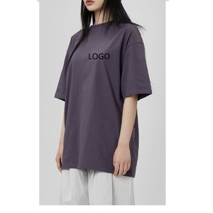 เสื้อยืดโอเวอร์ไซส์สีม่วงลาเวนเดอร์ คอกลม ทรงหลวม แขนสั้น สีพื้น พิมพ์ลายโลโก้ สวมใส่สบายๆ สำหรับฤดูใบไม้ผลิและฤดูร้อน ผ้าเจอร์ซีย์ - Product Image 2