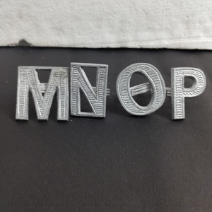 แหวนรัดผ้าเช็ดปากแบบตัวอักษร M N O P รุ่นโมเดิร์น สีเงิน ทำจากโลหะ สำหรับงานจัดเลี้ยงและรับประทานอาหารที่บ้าน - Product Image 2