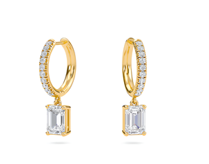Boucles d'oreilles créoles en or jaune pour femme avec pendentif taille émeraude et pierres latérales pavées, bijoux de mariage classiques - Product Image 1