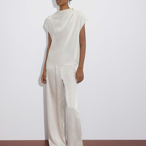 Blouse en satin de soie de luxe à col montant et manches drapées, haut de gamme pour femmes, fabrication OEM/ODM - Product Image 4