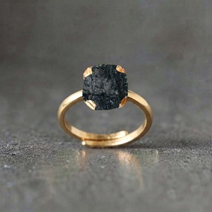 Bague ajustable personnalisée en grenat brut, bijou en pierre précieuse naturelle sertie à griffes, plaqué or et argent, certifiée par un tiers, pour femme - Product Image 1