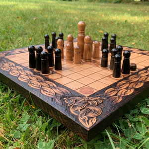 Juego de Mesa Tafl de Madera Hecho a Mano con Intrincados Grabados Celticos en el Borde y Piezas de Madera, Estrategia Vikinga Tradicional para Divertirse - Product Image 6