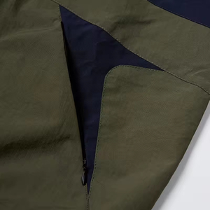 Chaqueta Cortavientos Reversible Ligera y Transpirable para Hombre, Estilo Urbano, Venta al Por Mayor |   Sudadera con Cierre Completo, Cuello Alto y Bloques de Color en Poliéster - Product Image 6