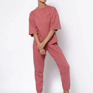 T-shirt oversize pour femme, rose mat, fabriqué au Pakistan avec les meilleurs matériaux, t-shirt à manches courtes pour femme, streetwear minimaliste - Product Image 3