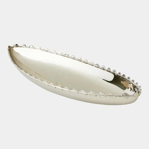Plateau ovale en aluminium avec bord festonné, design moderne, vase de table fait main - Écologique et de haute qualité - Product Image 1